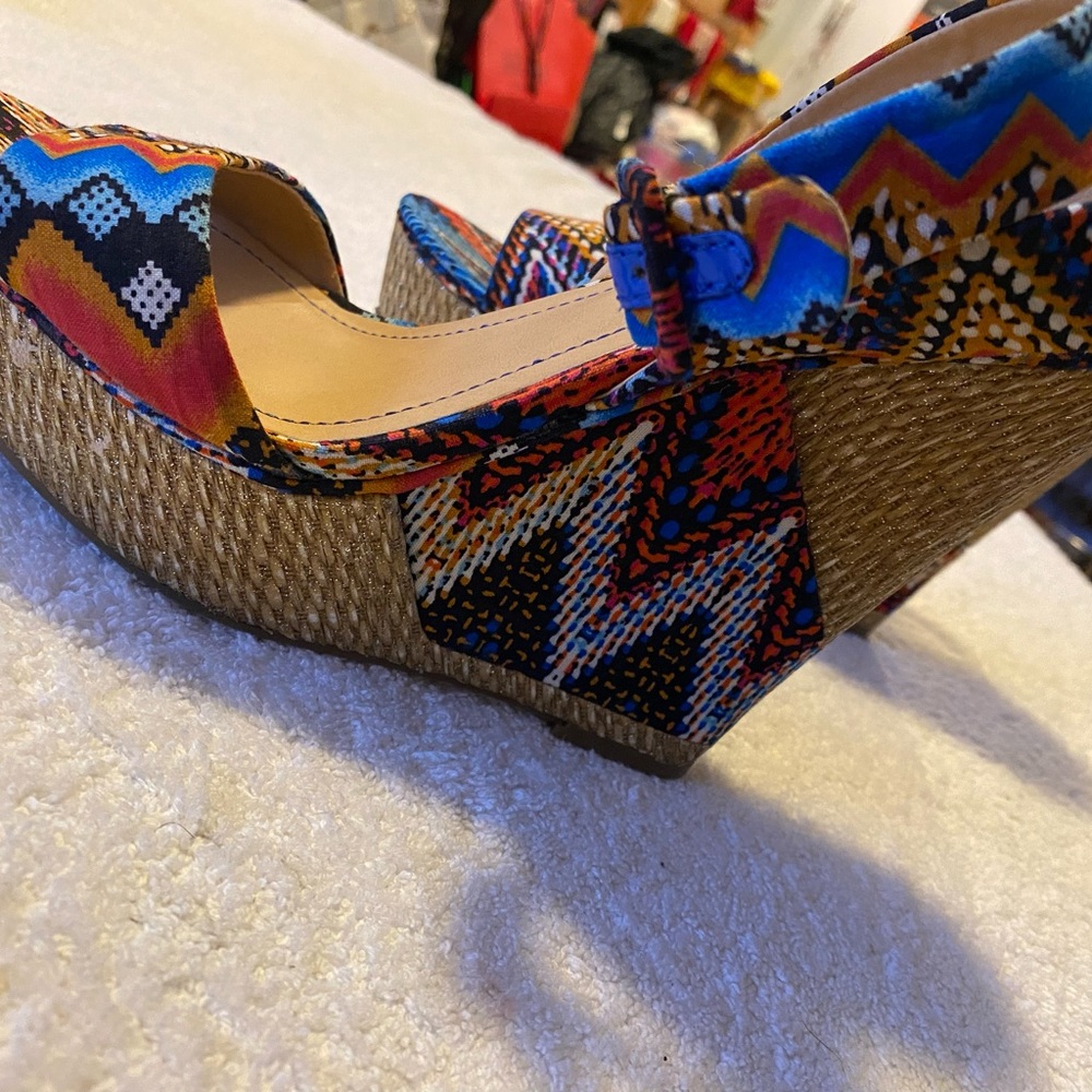 Almost Brand New Stylish Wedges By BCBG - Size 8.5 B - Wedge Height 5” - box 30 - Picture 10 of 10